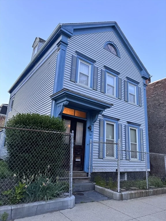 Unit for sale at 562 E 5th St, Boston, MA 02127