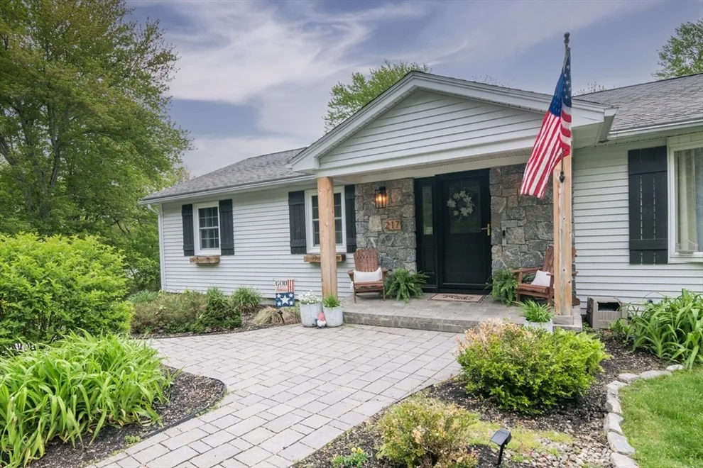 Unit for sale at 217 Pleasant St, East Longmeadow, MA 01028