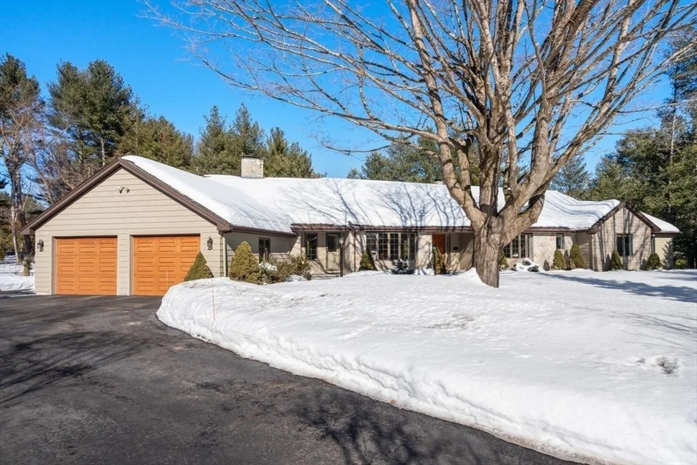 Unit for sale at 11 Wyncrest Circle, Andover, MA 01810