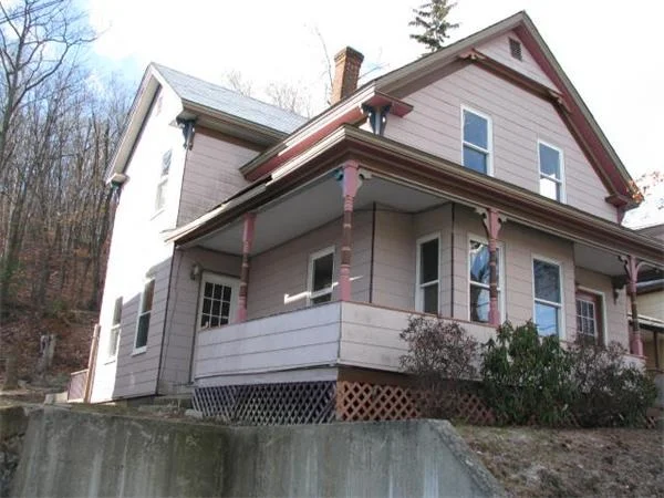 Unit for sale at 18 Leighton St, Fitchburg, MA 01420