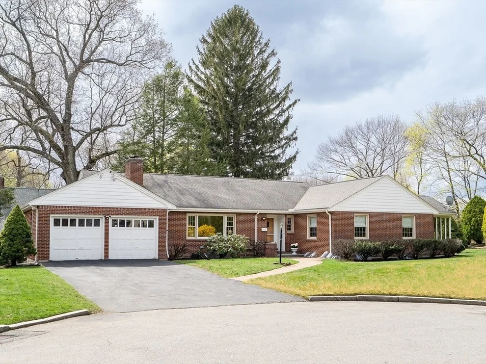 Unit for sale at 6 Oakland Circle, Winchester, MA 01890