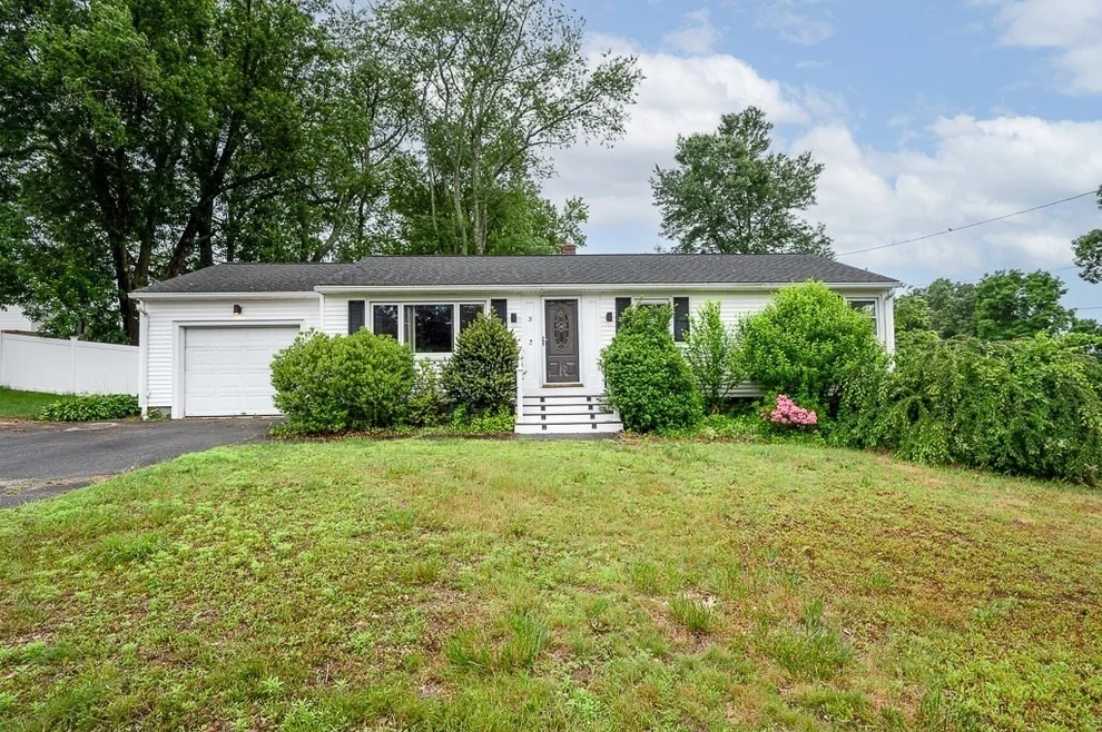 Unit for sale at 3 Sears Ave, Webster, MA 01570
