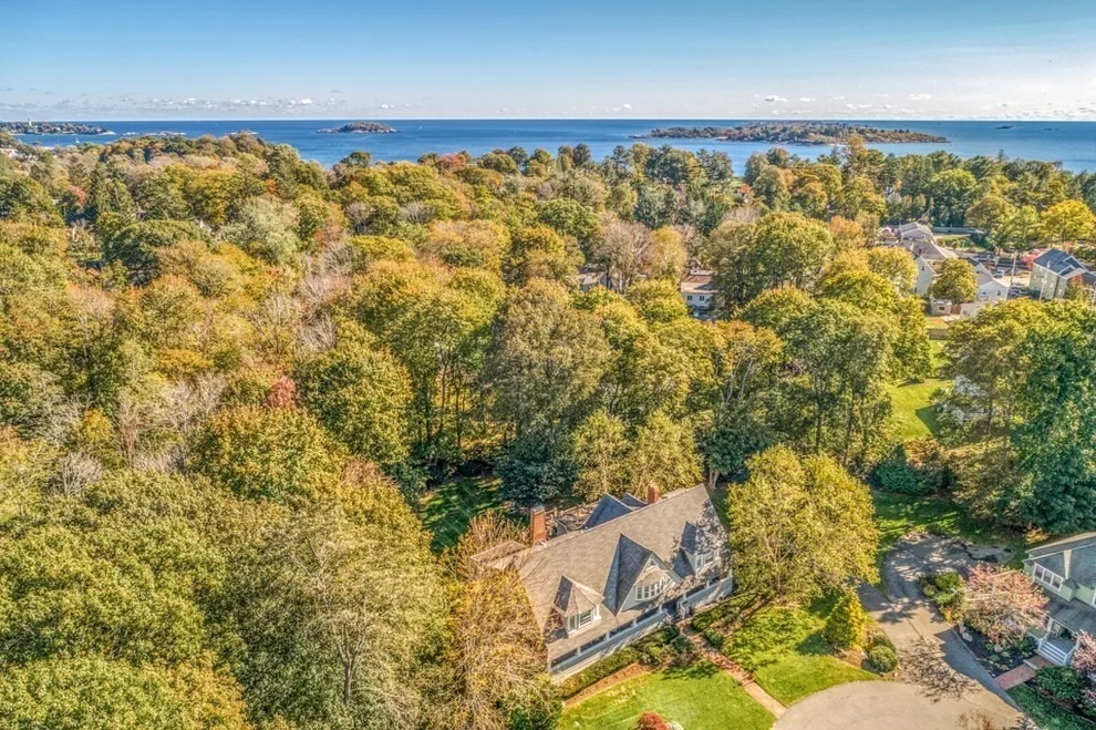 Unit for sale at 6 Chanticleer Dr, Beverly, MA 01915