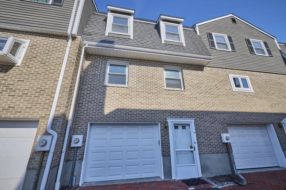 Unit for sale at 9 Circuit Ln, Watertown, MA 02472