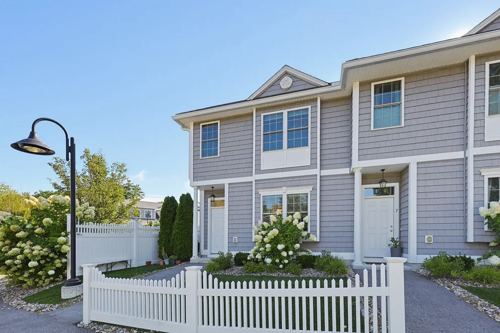 Unit for sale at 5 Jerome Rd, Tewksbury, MA 01876