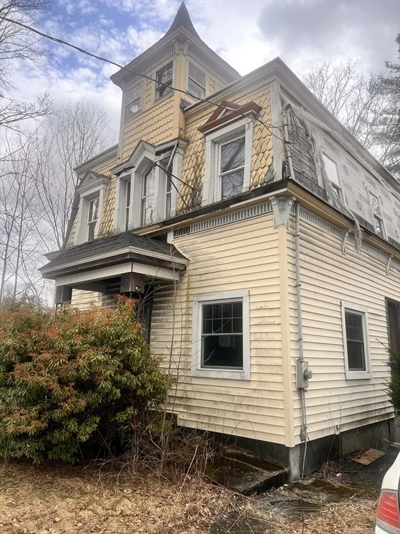 Unit for sale at 1334 N Main St, Lancaster, MA 01523