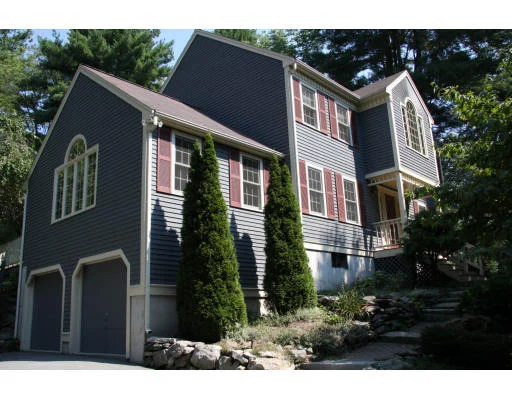 Unit for sale at 11 Pierce St, Pepperell, MA 01463
