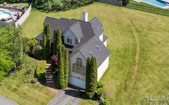Unit for sale at 10 Valleyview Farm Rd, Haverhill, MA 01835