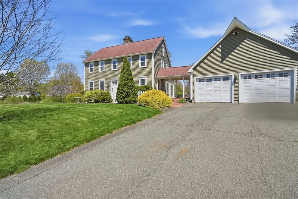 Unit for sale at 32 Rolling Meadow Ln, East Longmeadow, MA 01028