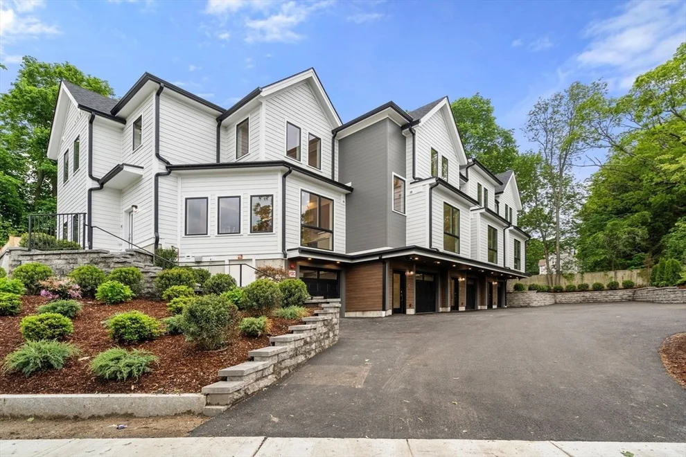 Unit for sale at 2202 Commonwealth Ave, Newton, MA 02466