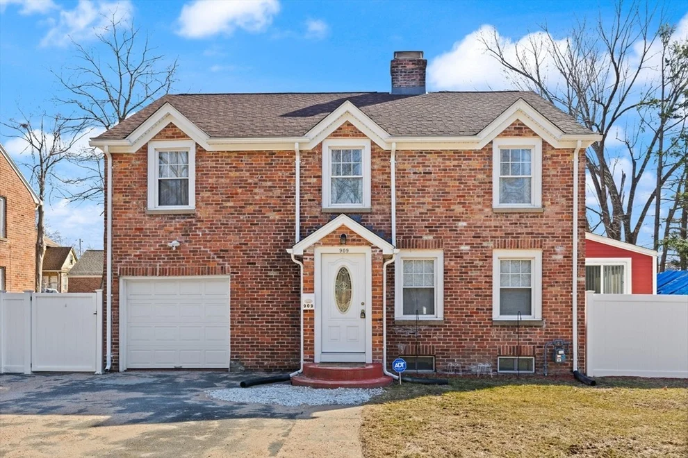 Unit for sale at 909 Roosevelt Ave, Springfield, MA 01109
