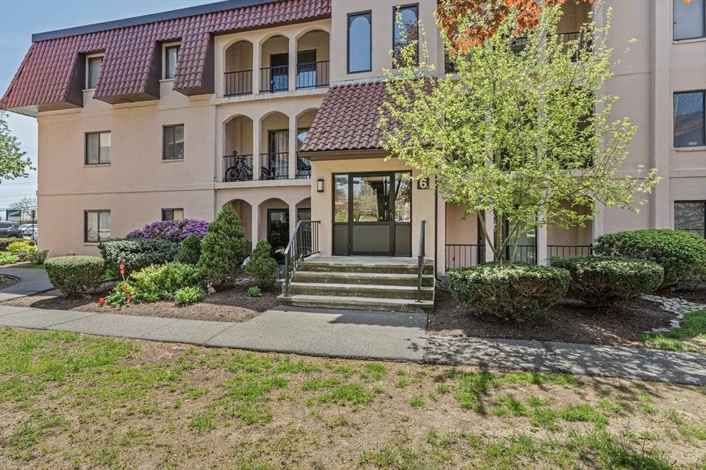 Unit for sale at 685 Oak St, Brockton, MA 02301