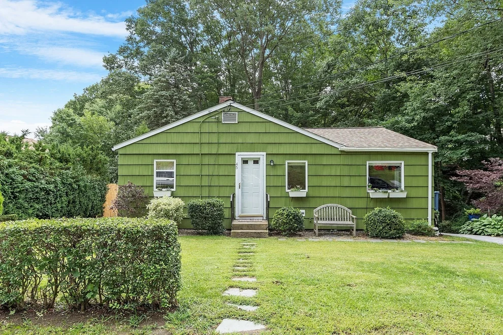 Unit for sale at 45 Lakeshore Dr, Hudson, MA 01749