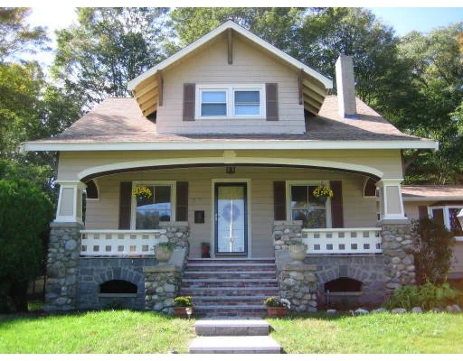Unit for sale at 371 North St, Weymouth, MA 02191