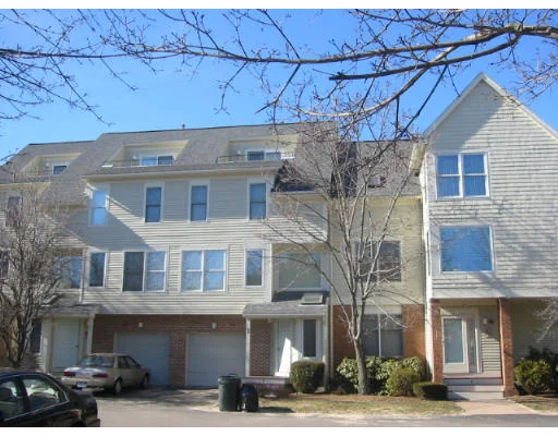 Unit for sale at 8 Hammond Pl, Woburn, MA 01801