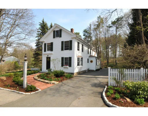 Unit for sale at 39 Grove St, Topsfield, MA 01983