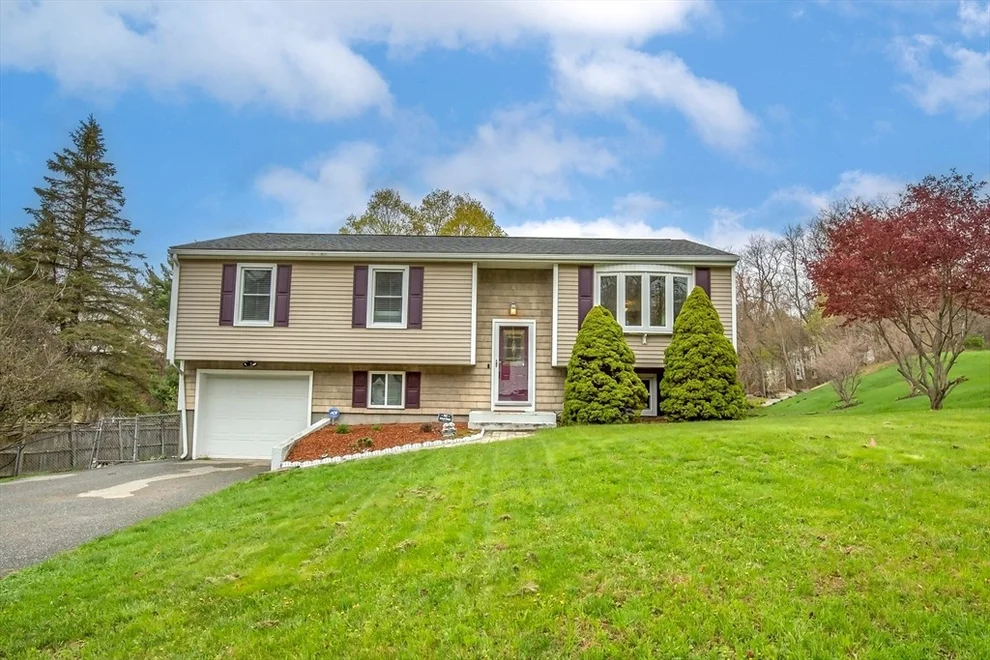 Unit for sale at 285 Ellendale Circle, Springfield, MA 01128