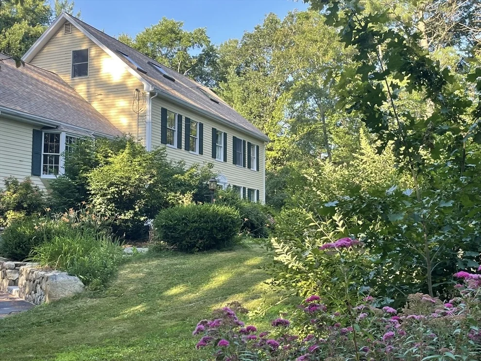 Unit for sale at 626 Forest St, North Andover, MA 01845