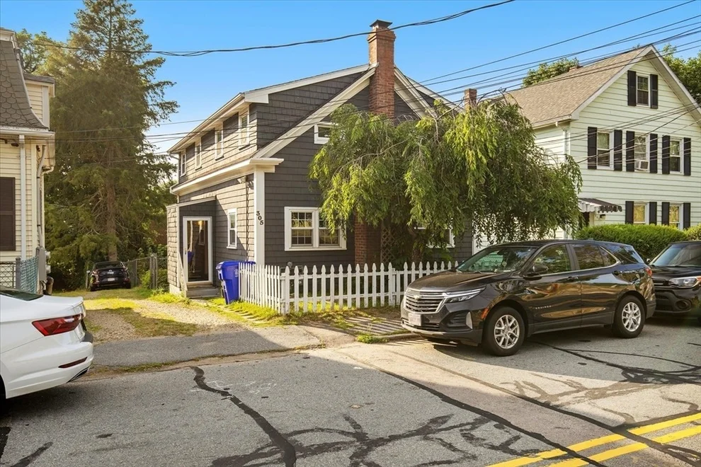 Unit for sale at 305 Cohannet St, Taunton, MA 02780