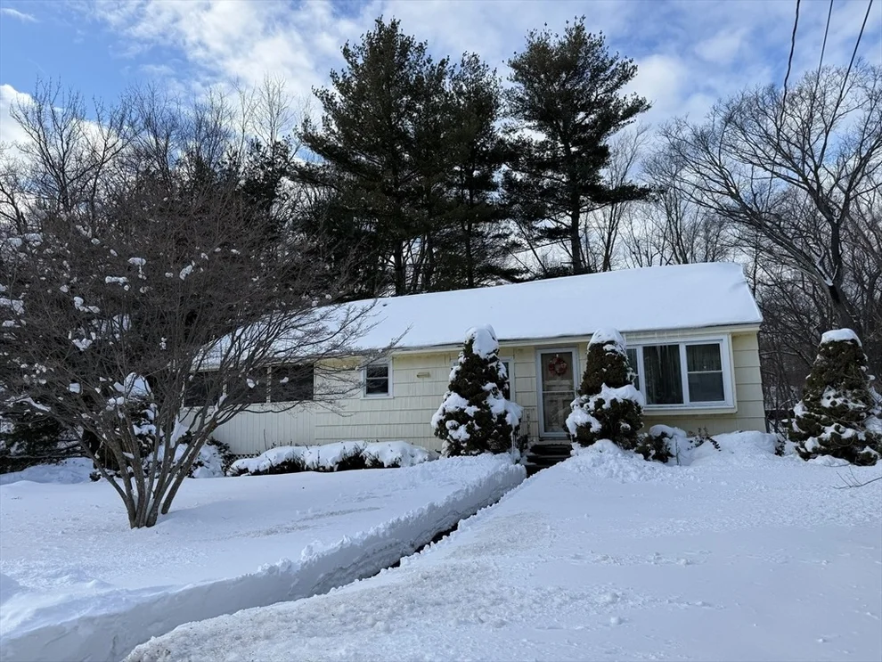 Unit for sale at 8 Sycamore Cir, Millbury, MA 01527