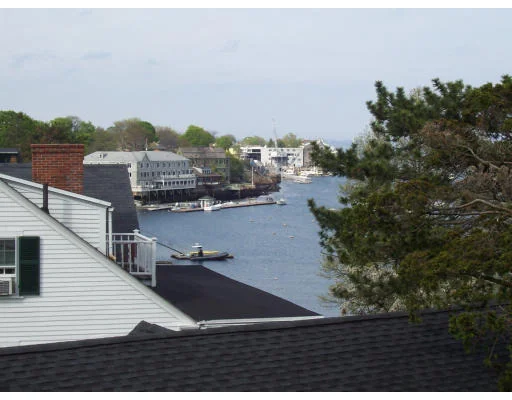 Unit for sale at 1 Brackett Pl, Marblehead, MA 01945