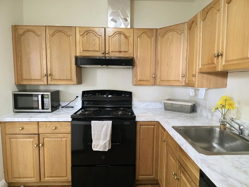 Unit for sale at 8 Tara Dr, Weymouth, MA 02188