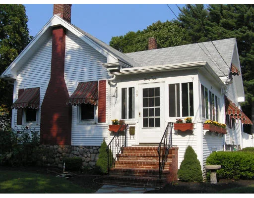 Unit for sale at 39 Hartsuff Street, Rockland, MA 02370