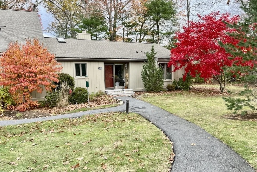 Unit for sale at 152 Chestnut Cir, Lincoln, MA 01773