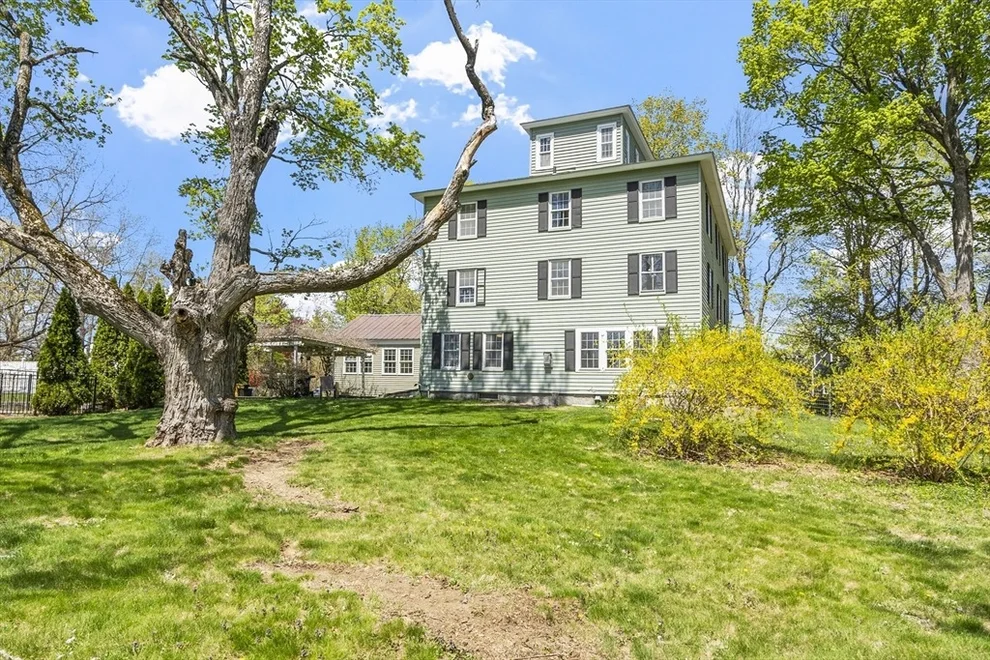 Unit for sale at 293 West St, Lunenburg, MA 01462