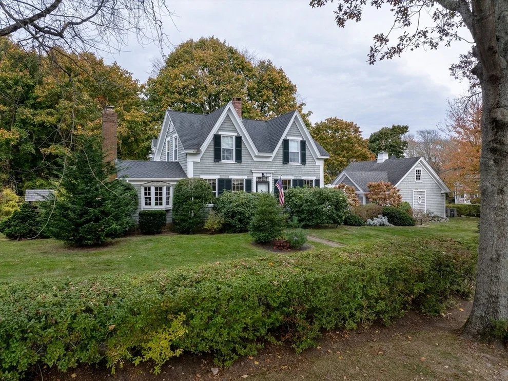 Unit for sale at 25 Beacon St, Mattapoisett, MA 02739