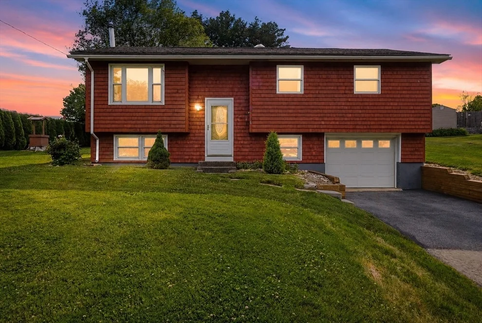 Unit for sale at 6 Old Farm Road, Spencer, MA 01562