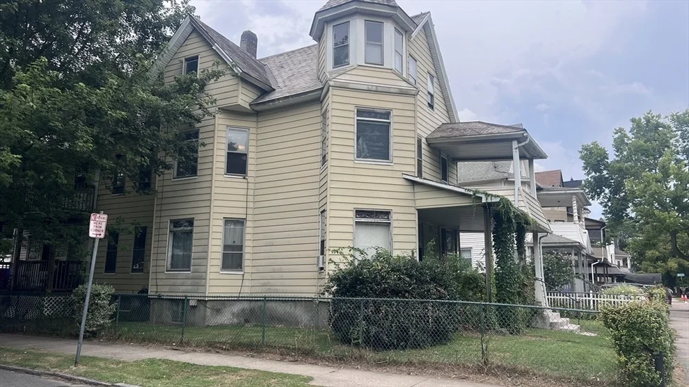 Unit for sale at 482 Chestnut St, Springfield, MA 01107