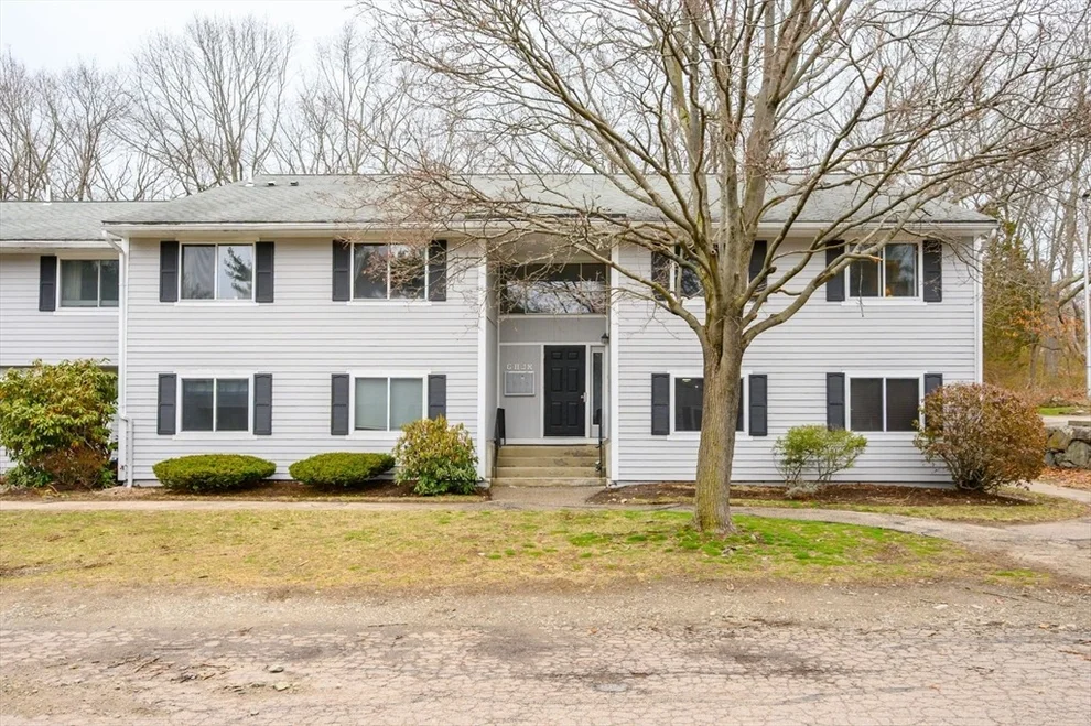 Unit for sale at 13 Beals Cove Rd, Hingham, MA 02043