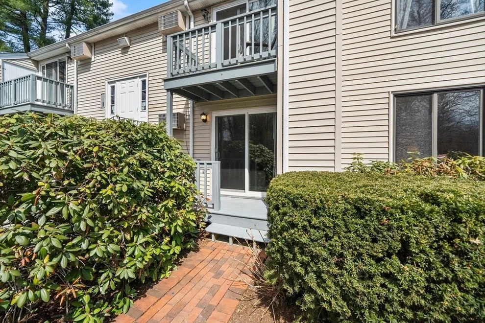 Unit for sale at 165-R Chestnut St, Foxboro, MA 02035