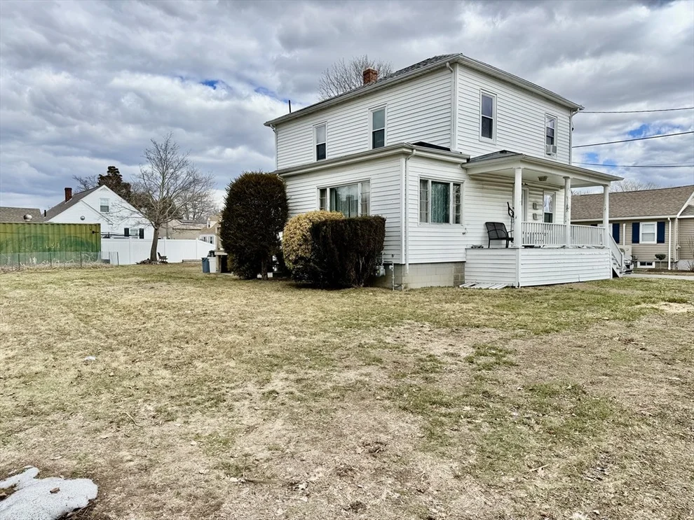 Unit for sale at 123 Puffer Ave, Swansea, MA 02777