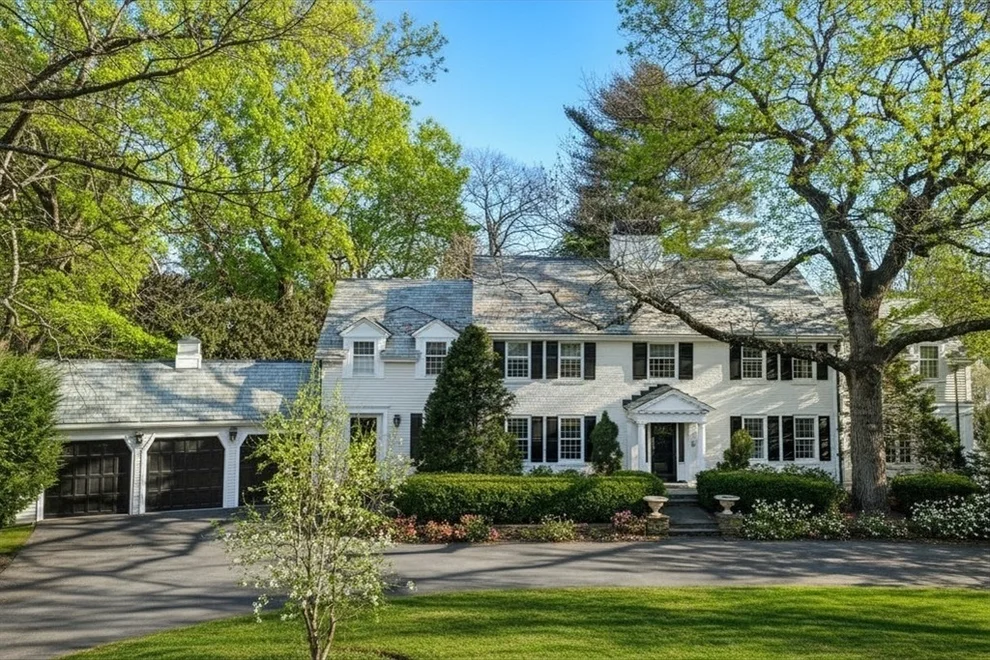 Unit for sale at 64 Albion Rd, Wellesley, MA 02481