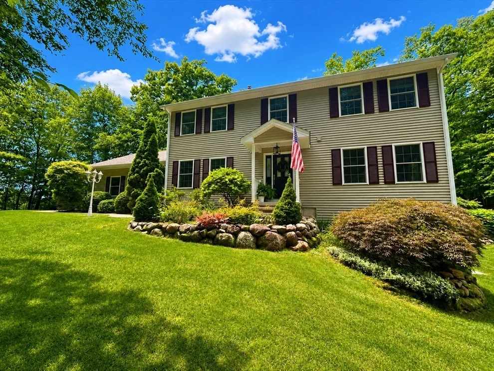 Unit for sale at 106 Valley Rd, Southampton, MA 01073
