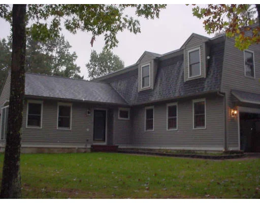 Unit for sale at 19 Pierce Rd, Sutton, MA 01590