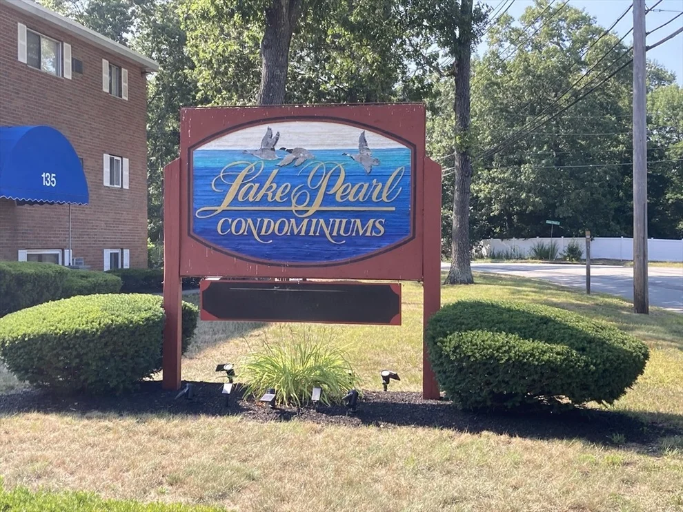 Unit for sale at 131 Creek St, Wrentham, MA 02093