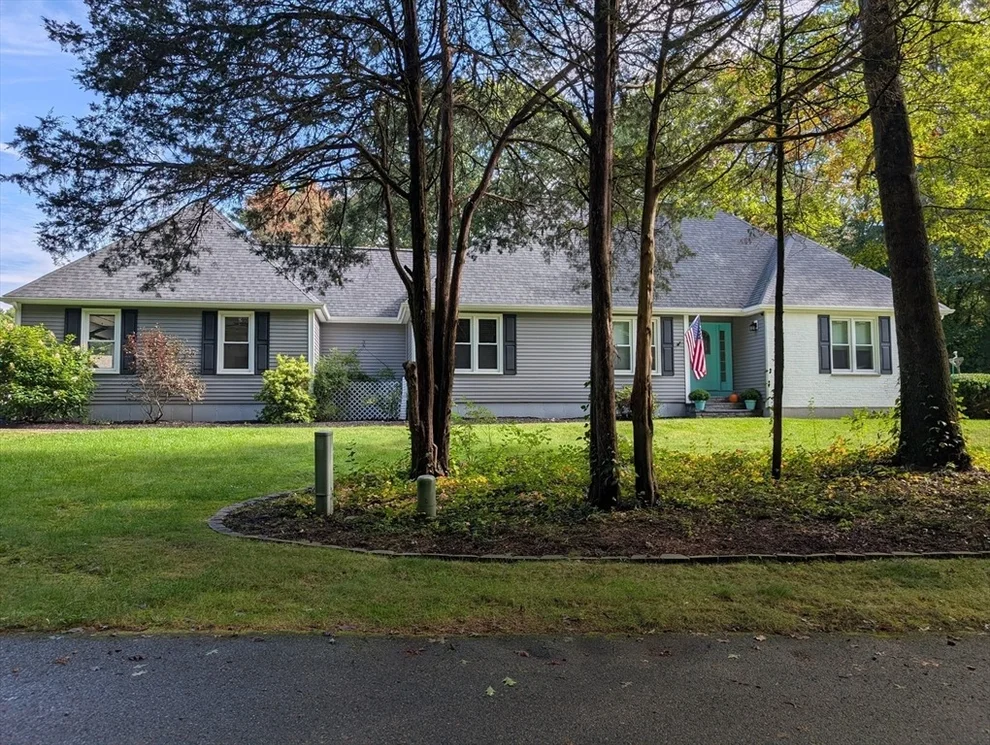 Unit for sale at 4 Shady Brook Ln, Mansfield, MA 02048