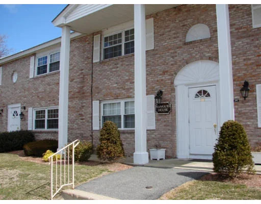 Unit for sale at 100A Washington Park Dr, Andover, MA 01810