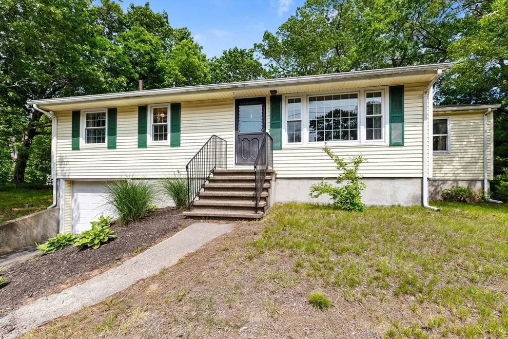Unit for sale at 3 Pontiac Rd, Peabody, MA 01960