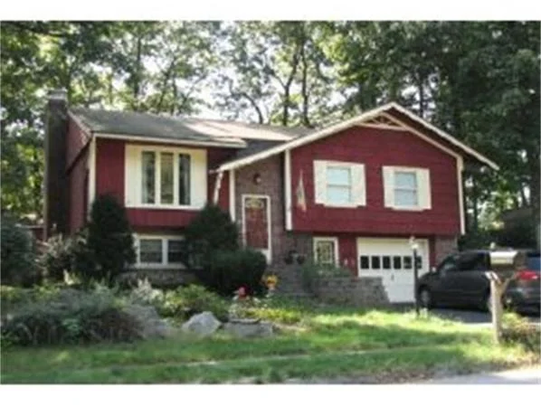Unit for sale at 6 Friar Tuck Ln, Nashua, NH 03062