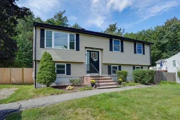 Unit for sale at 5 William Rd, Billerica, MA 01821