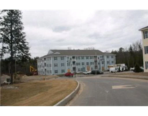 Unit for sale at 16 Crestview Circle, Londonderry, NH 03053