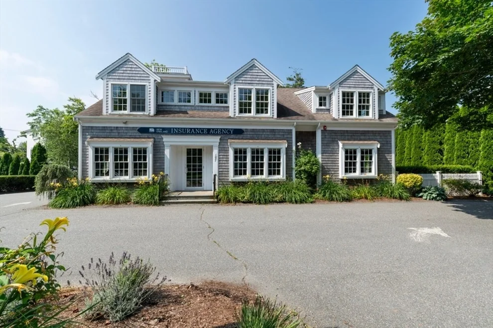 Unit for sale at 697 Main St, Chatham, MA 02633