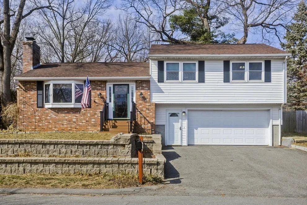 Unit for sale at 8 Braywood Cir, Springfield, MA 01151