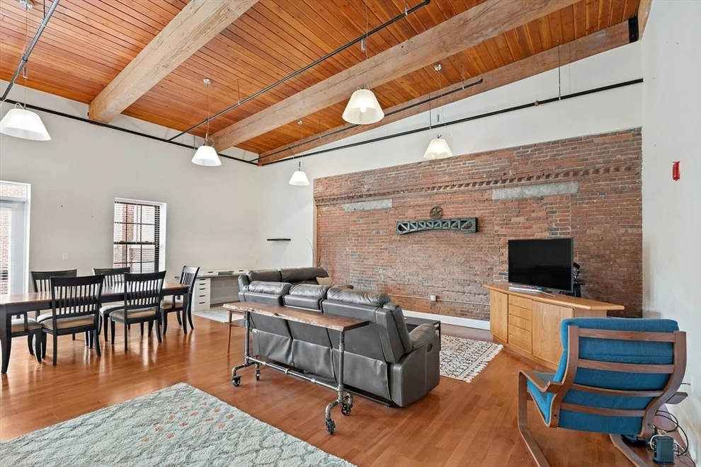Unit for sale at 4 Powder Mill Sq, Andover, MA 01810