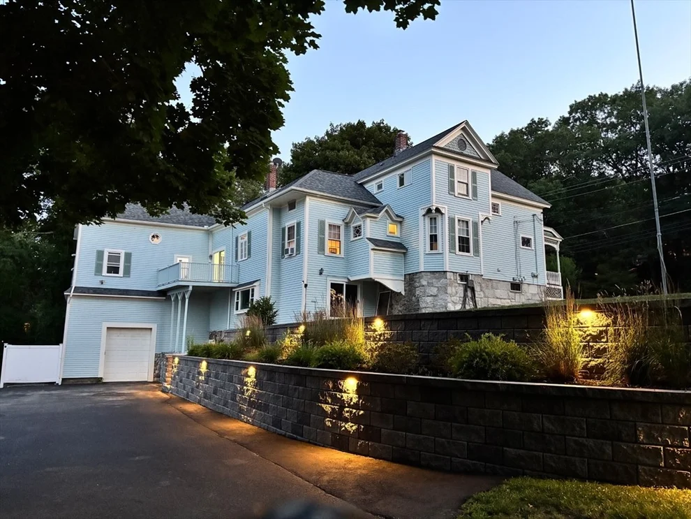 Unit for sale at 127 North Rd, Chelmsford, MA 01824