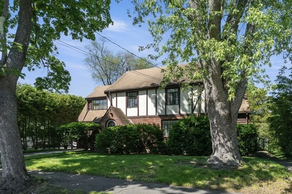 Unit for sale at 21 Whittlesey Rd, Newton, MA 02459
